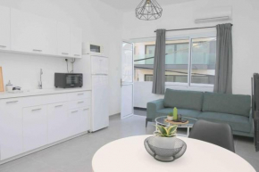 4 Rooms steps from the beach